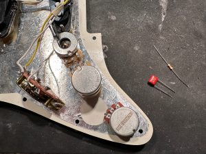 Support - Stratocaster Mid Circuit Booster Kit Installation - Eric Clapton